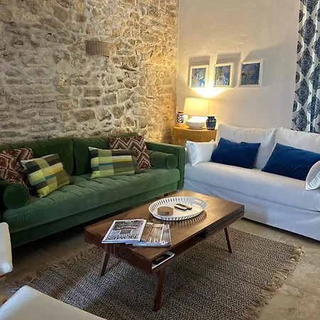 Ancien Prieure Renove - 