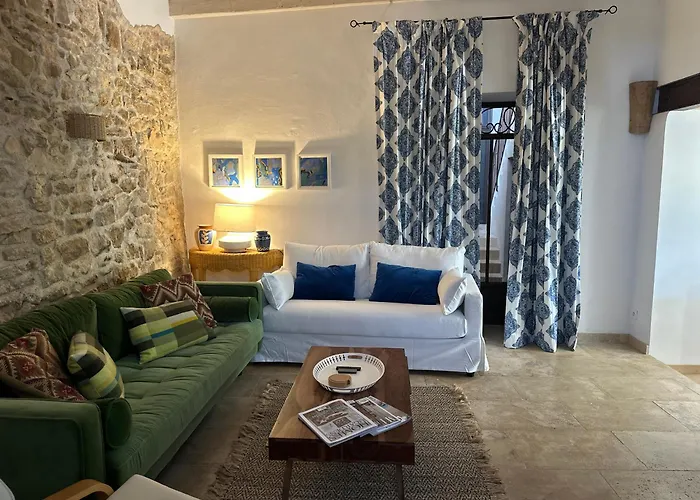 Вилла Ancien Prieure Renove - 