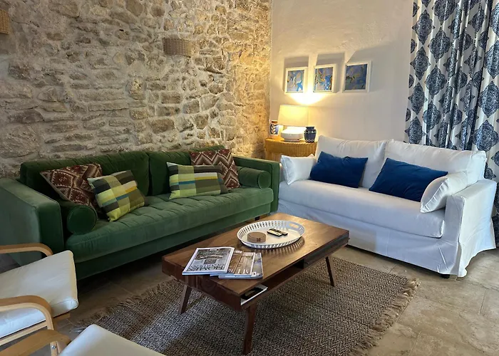 Ancien Prieure Renove - 